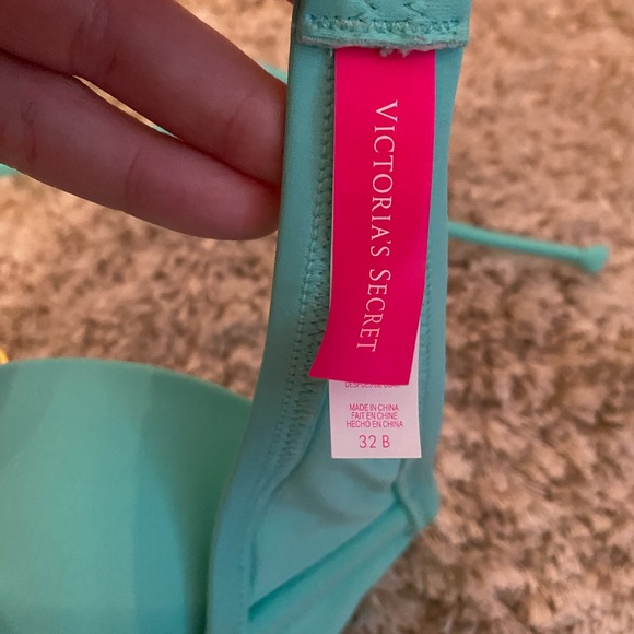 victoria’s secret bikini top - Picture 2 of 2
